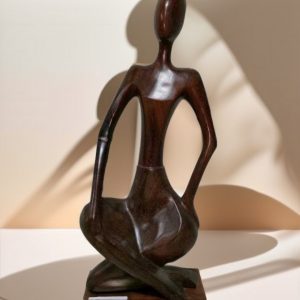 escultura-mujer-meditación-2
