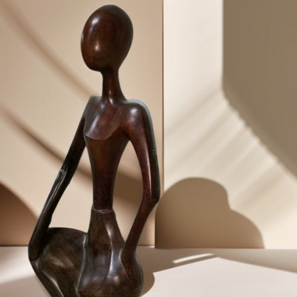 escultura-mujer-meditación-3